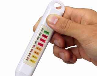 Handy salt meter имеет светодиодный индикатор