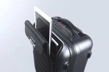 В Bluesmart есть отсек для электронных гаджетов