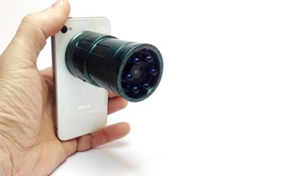 Snooperscope крепиться к телефону с помощью магнита