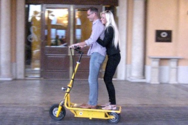 Solar Electric Scooter работает на солнечных элементах